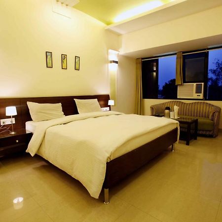 Shivoy Hotel Gorakhpur Exteriör bild