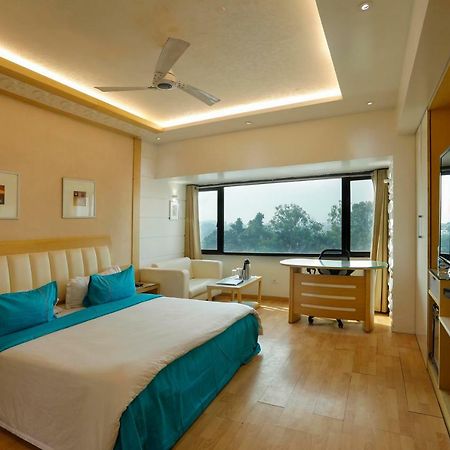 Shivoy Hotel Gorakhpur Exteriör bild
