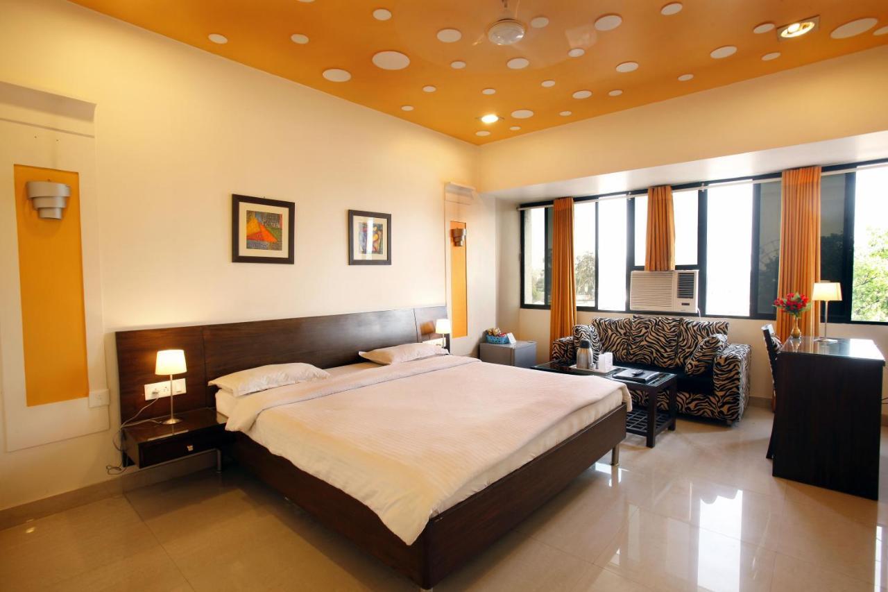 Shivoy Hotel Gorakhpur Exteriör bild