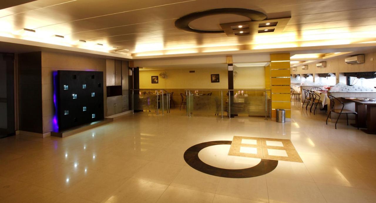 Shivoy Hotel Gorakhpur Exteriör bild