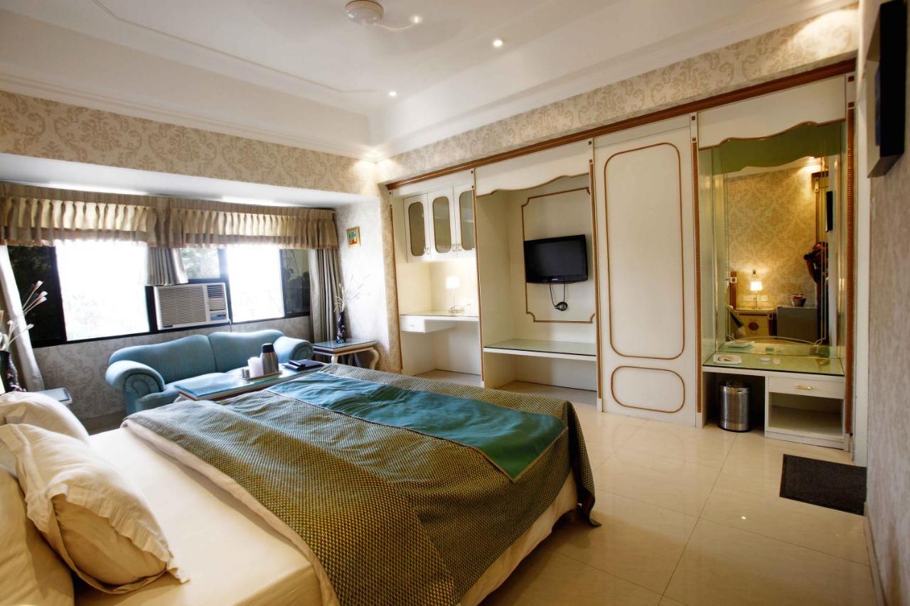 Shivoy Hotel Gorakhpur Exteriör bild
