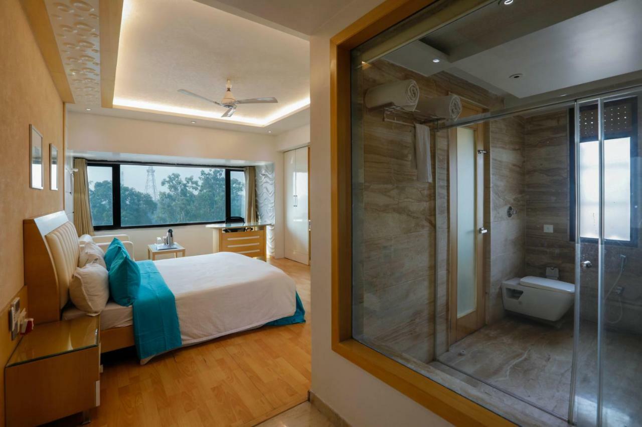 Shivoy Hotel Gorakhpur Exteriör bild