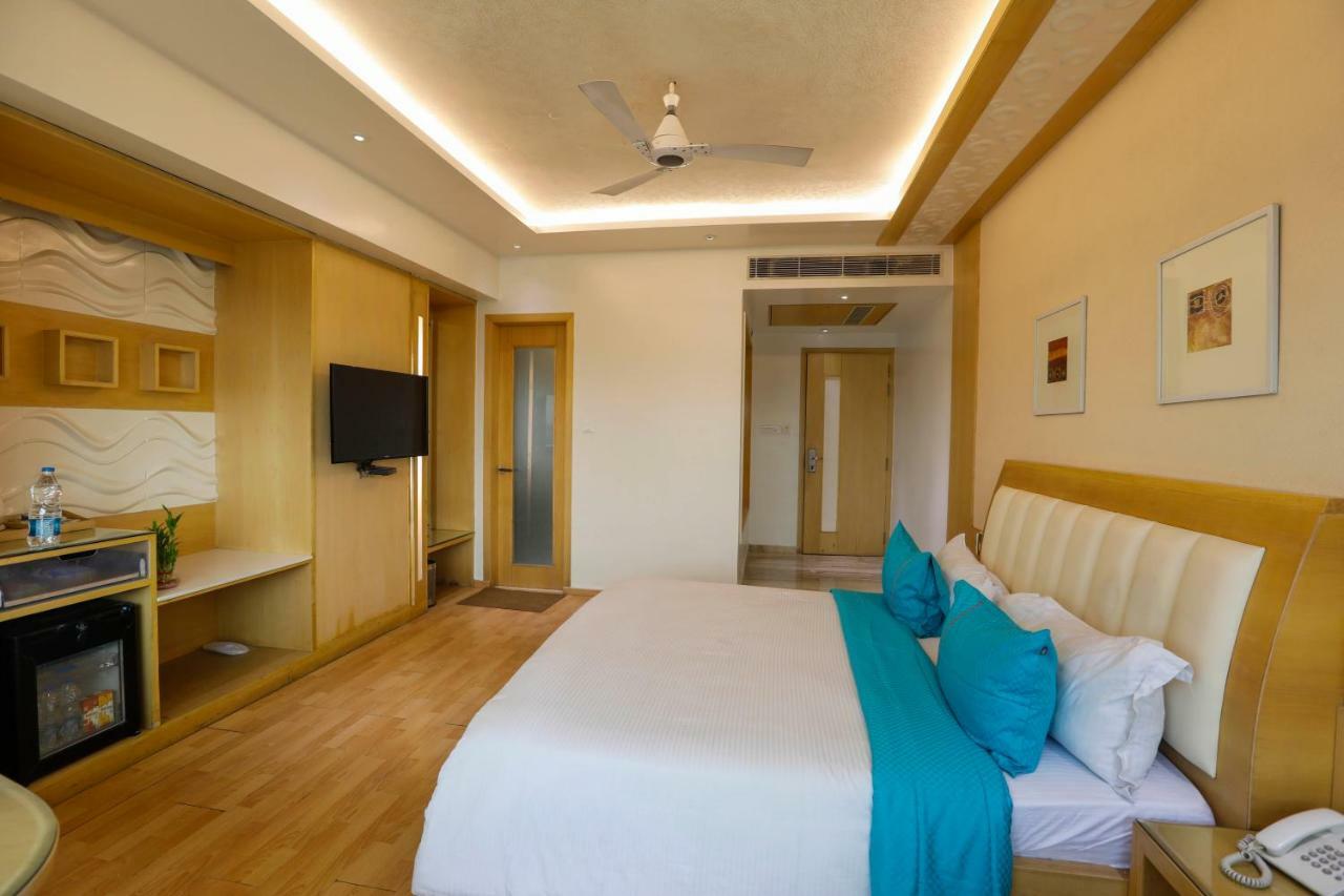 Shivoy Hotel Gorakhpur Exteriör bild