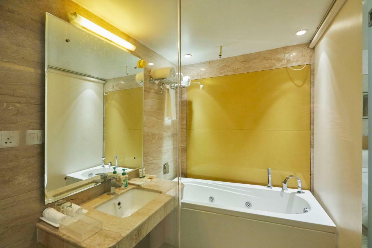 Shivoy Hotel Gorakhpur Exteriör bild